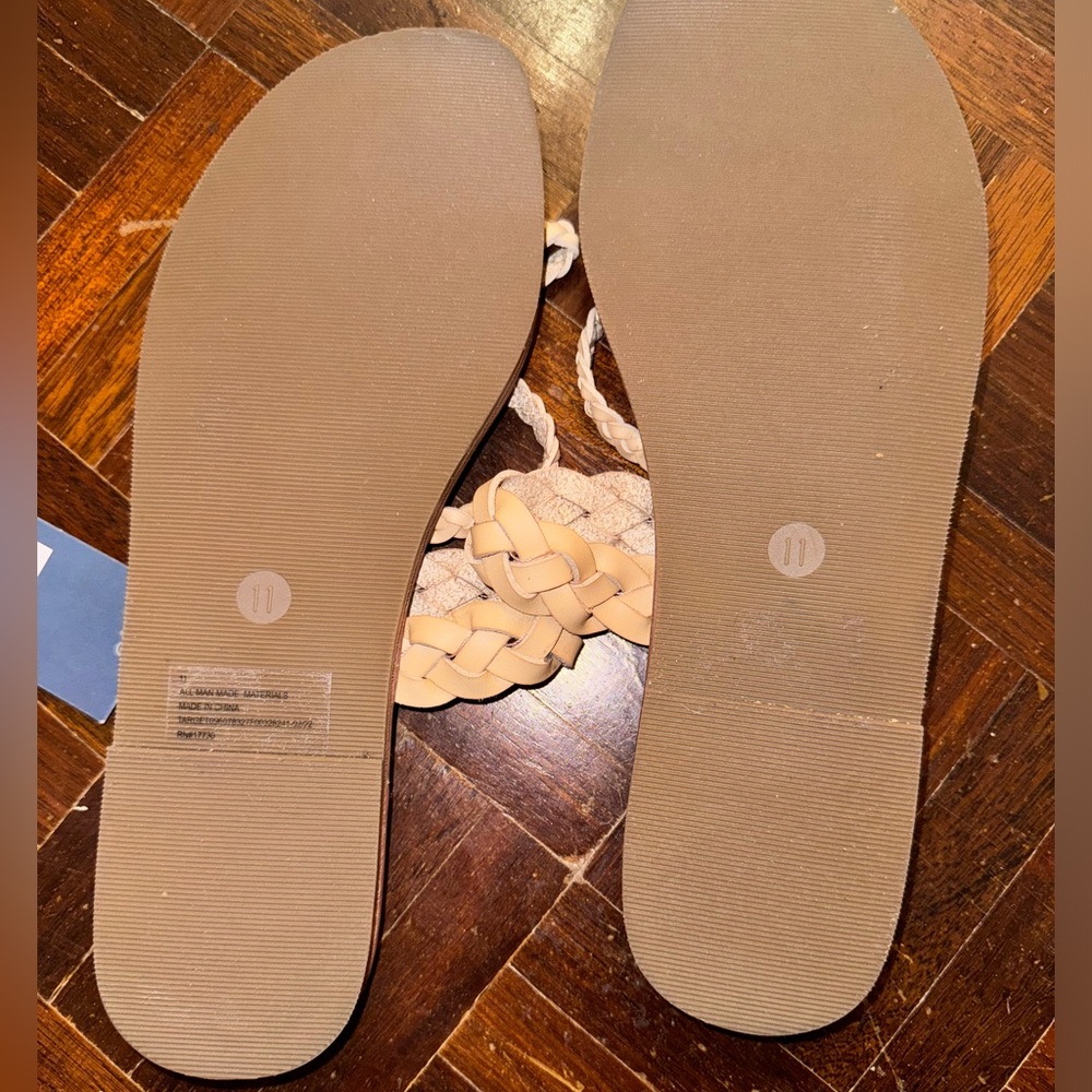 Universal Thread Sandals - Picture 3 of 3
